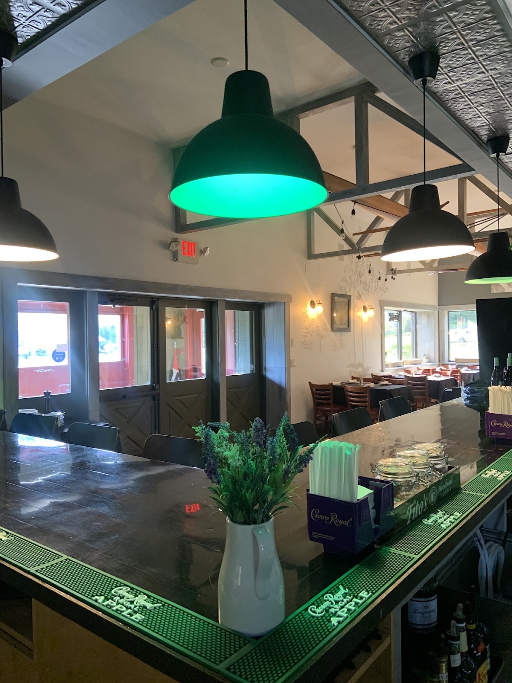 Finellis restaurant and bar | restaurant | 5 Watertown Rd, Morris, CT 06763, USA | 8603616055 OR +1 860-361-6055