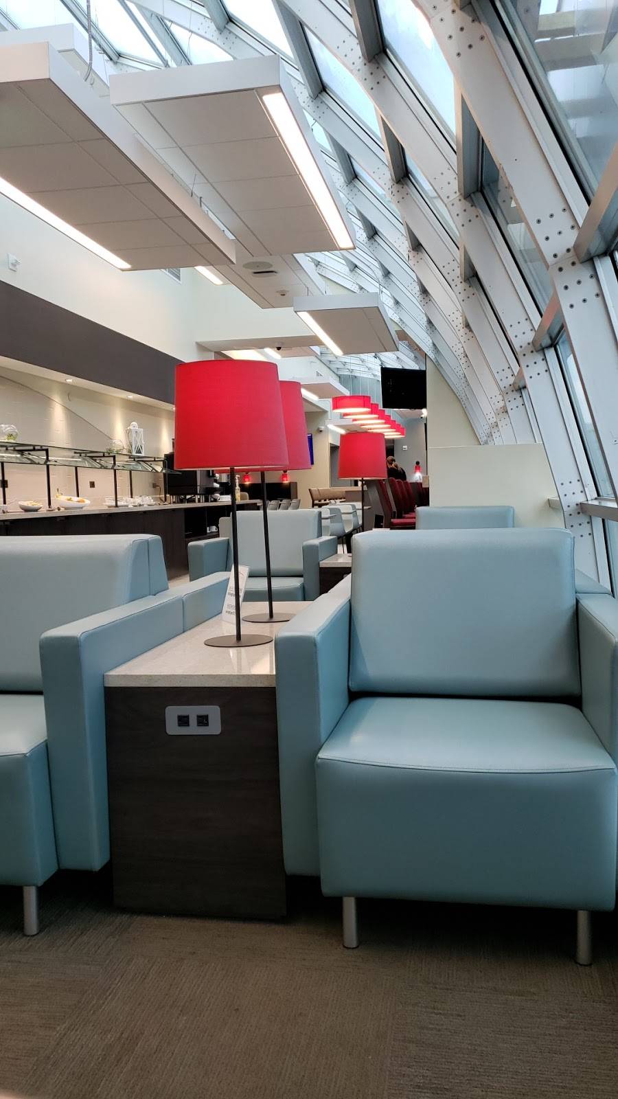 Wingtips Lounge | restaurant | St.Louis Lambert International Airport, St. Louis, MO 63145, USA | 3143000689 OR +1 314-300-0689