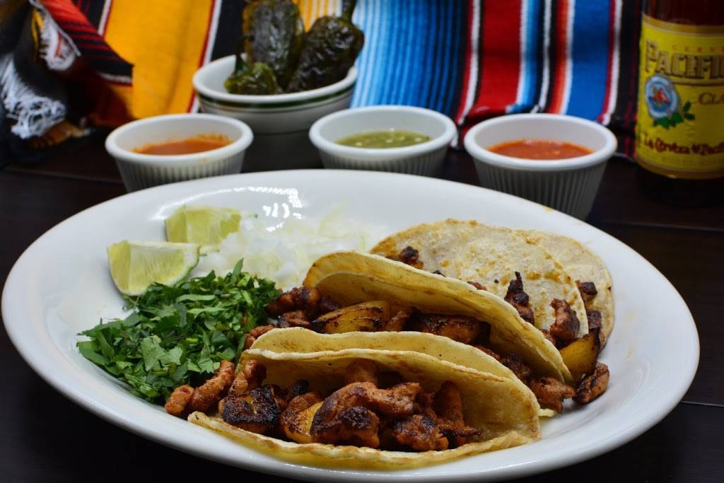 Ponchos Family Mexican Restaurant | restaurant | 5201 W Mississippi Ave, Lakewood, CO 80226, USA | 3033799272 OR +1 303-379-9272