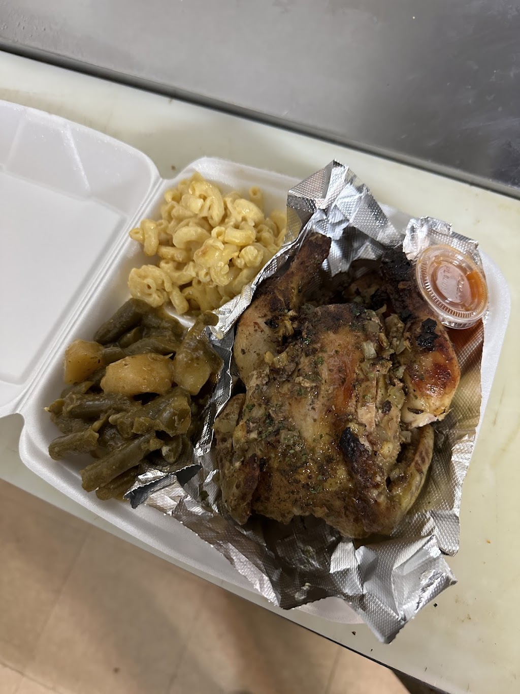 Johnny fryers barbecue | restaurant | 4561 E 131st St, Cleveland, OH 44105, USA | 2163793020 OR +1 216-379-3020