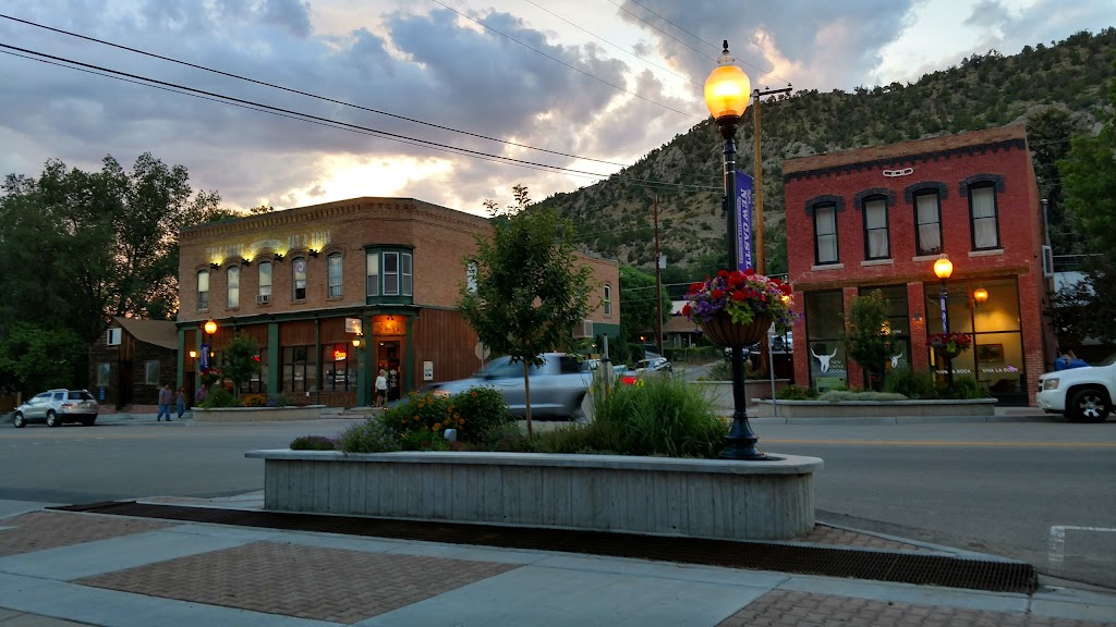 Hogback Pizza | restaurant | 457 W Main St, New Castle, CO 81647, USA | 9709843435 OR +1 970-984-3435