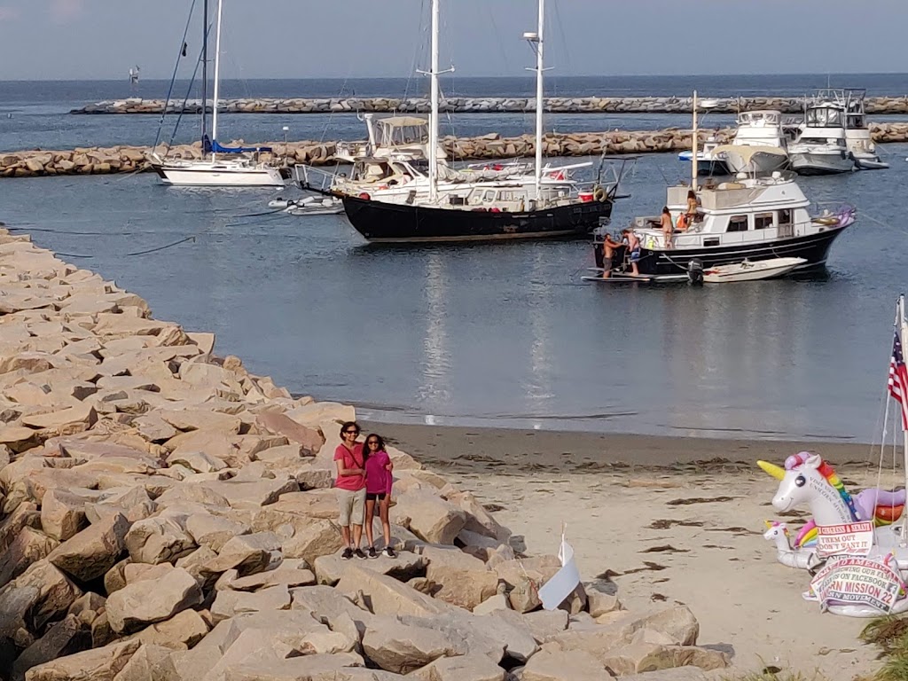 Aldos Place | restaurant | 130 Weldons Way, New Shoreham, RI 02807, USA | 4014665871 OR +1 401-466-5871