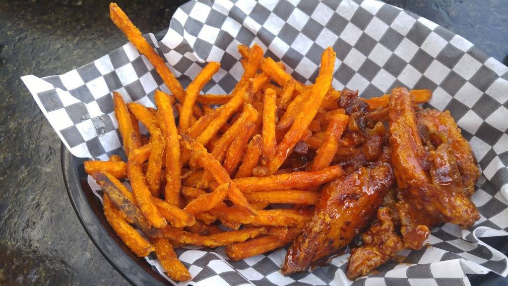 Parks & Rec Gastropub Sports Bar | restaurant | 3087 Forest Glade Dr, Windsor, ON N8R 1W6, Canada | 5199568956 OR +1 519-956-8956