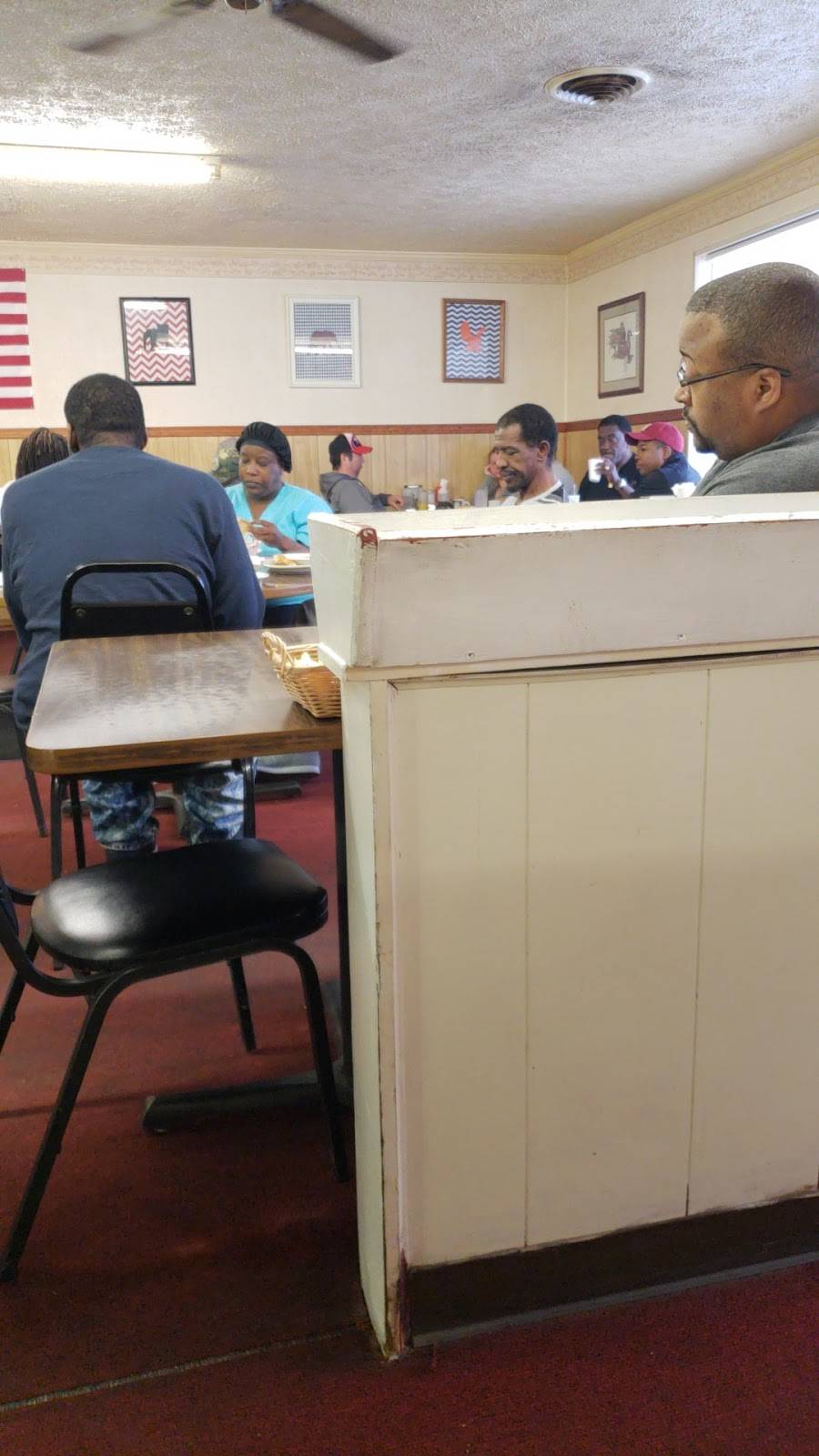 CCs Place | restaurant | 2023 Fort Benning Rd, Columbus, GA 31903, USA | 7066828888 OR +1 706-682-8888