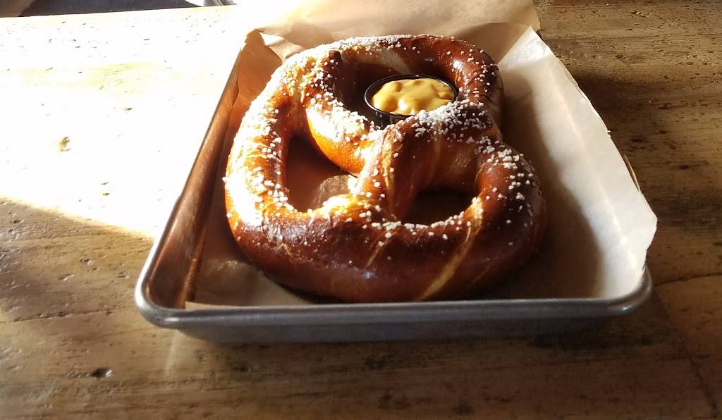 Fest | restaurant | 7044 Woodlake Commons Loop, Midlothian, VA 23112, USA | 8048182134 OR +1 804-818-2134