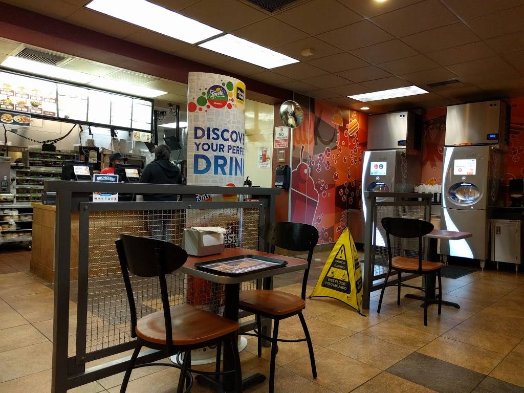 Jack in the Box | restaurant | 13622 Foothill Blvd, Sylmar, CA 91342, USA | 8183655477 OR +1 818-365-5477