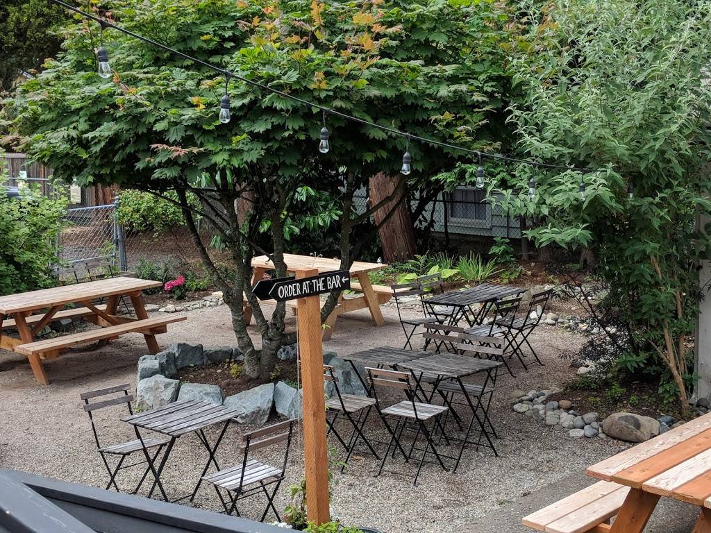 The Maple | restaurant | 8929 Roosevelt Way NE, Seattle, WA 98115, USA | 2064026135 OR +1 206-402-6135