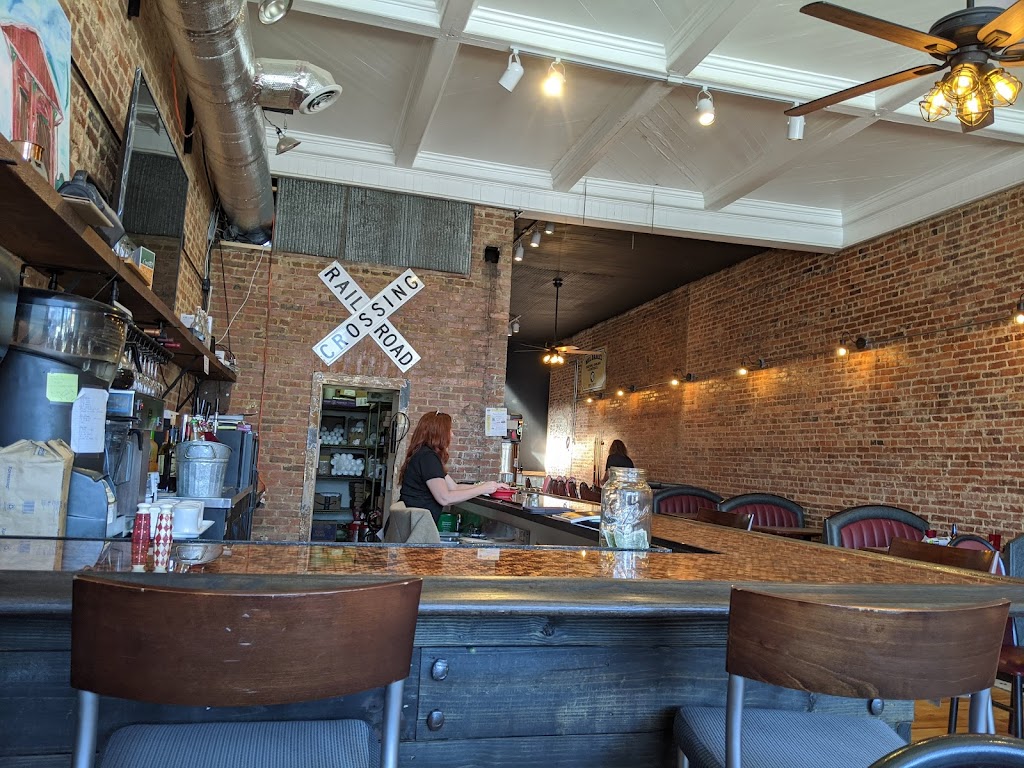 Trackside Pub & Deli | restaurant | 102 W North Central Ave, Tennille, GA 31089, USA | 4785216077 OR +1 478-521-6077