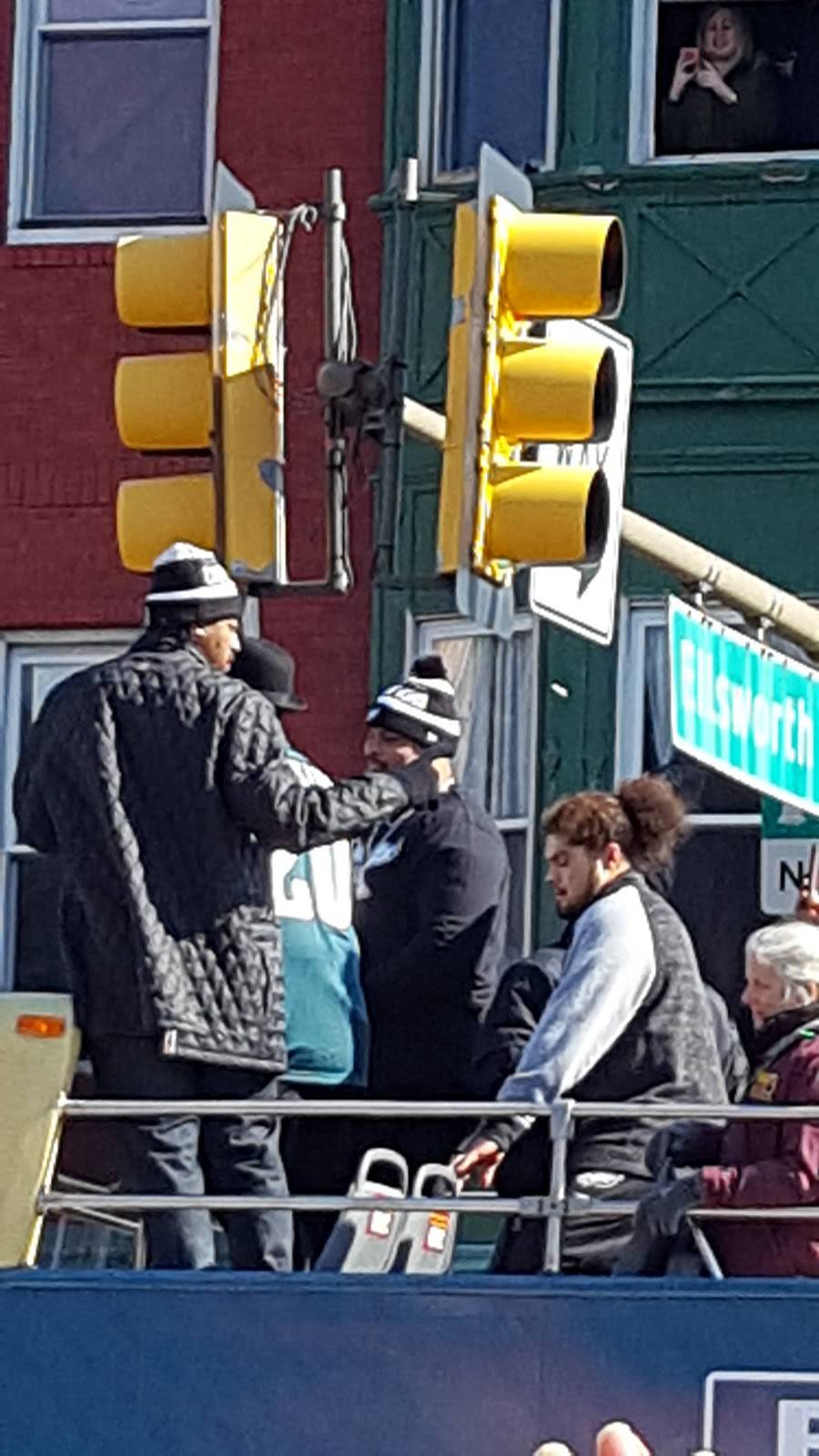 Crown Fried Chicken | restaurant | 1128 S Broad St, Philadelphia, PA 19146, USA | 2155469910 OR +1 215-546-9910