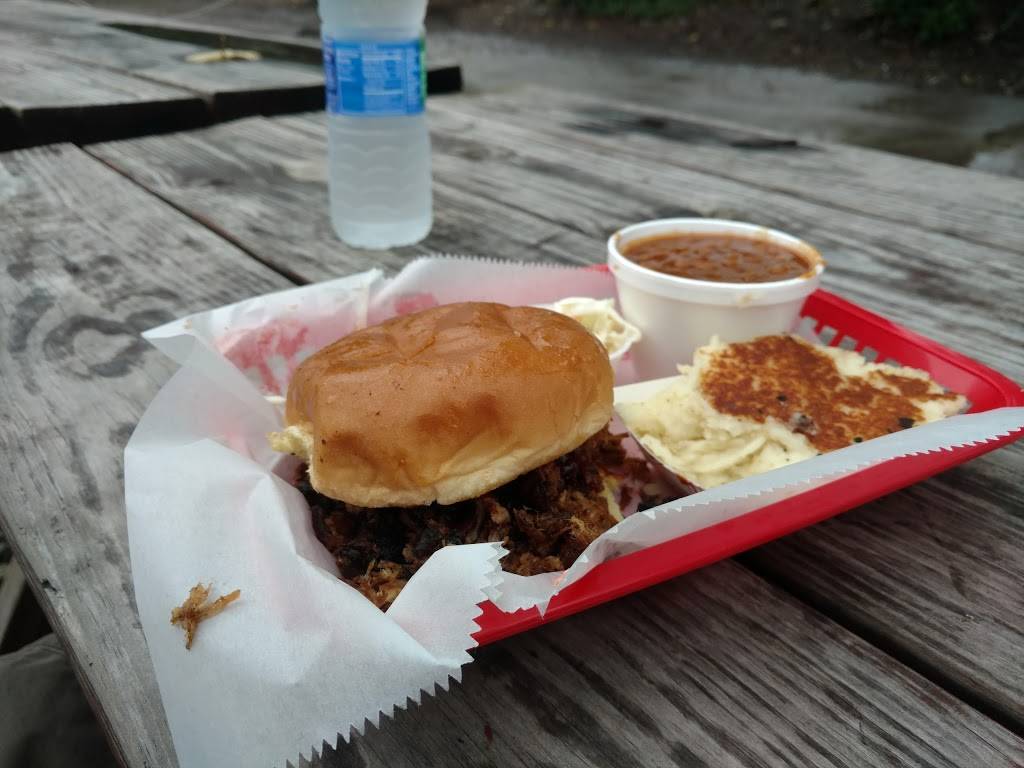 Elis BBQ | meal takeaway | 3313 Riverside Dr, Cincinnati, OH 45226, USA | 5135331957 OR +1 513-533-1957