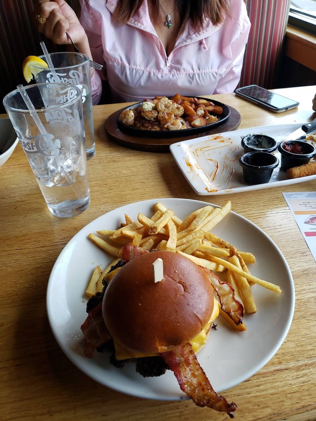 Applebees Grill + Bar | restaurant | 12044 Amargosa Rd, Victorville, CA 92392, USA | 7609476294 OR +1 760-947-6294