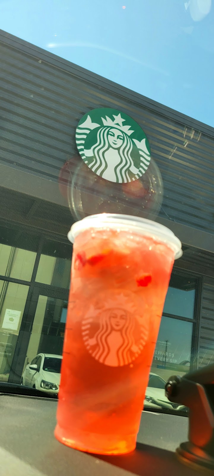 Starbucks | cafe | 1569 S 4th Ave, Yuma, AZ 85364, USA | 9283046229 OR +1 928-304-6229