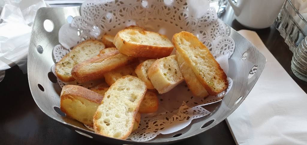 Casa Grecque | restaurant | 3500 Boulevard Sainte-Anne, Québec, QC G1E 3L7, Canada | 4186612002 OR +1 418-661-2002