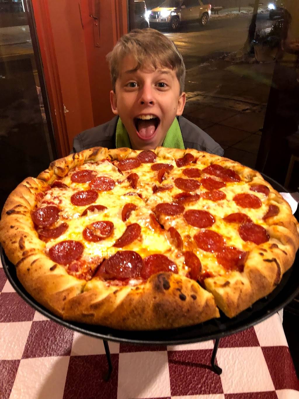 816 Pint & Slice | restaurant | 816 S Calhoun St, Fort Wayne, IN 46802, USA | 2604236600 OR +1 260-423-6600