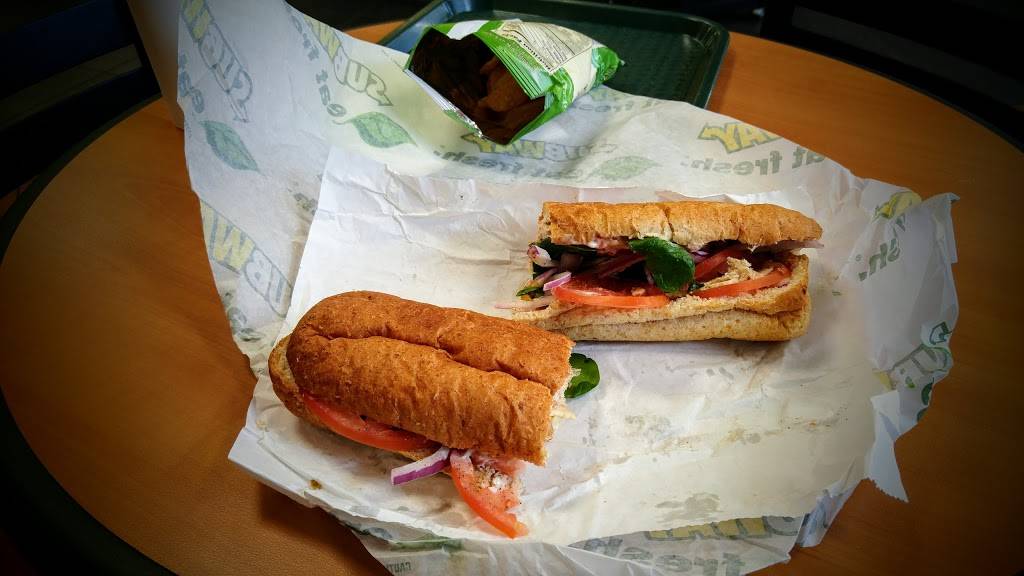 Subway Restaurants | restaurant | 1693 Industrial Pkwy W, Hayward, CA 94544, USA | 5107800845 OR +1 510-780-0845