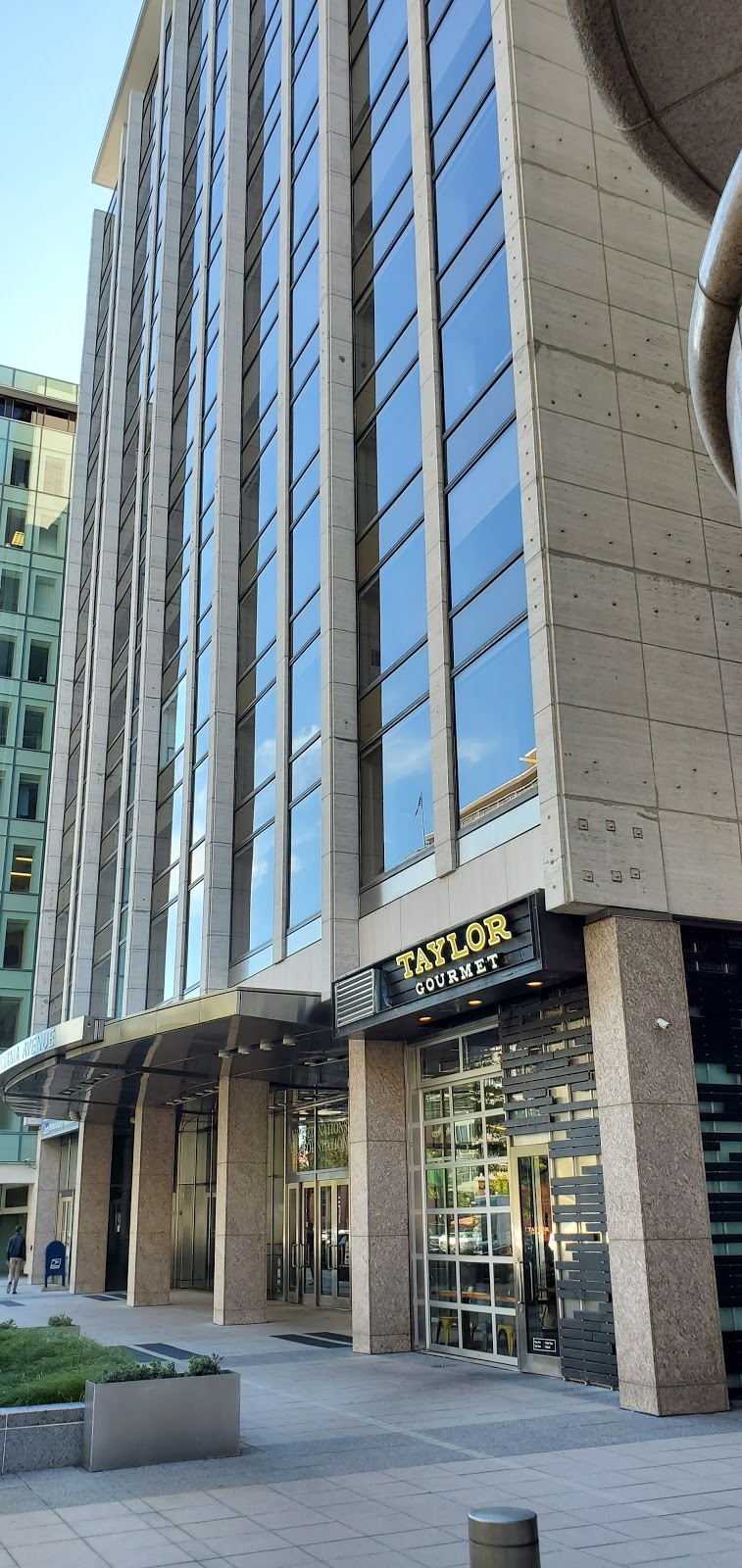 Starbucks | cafe | 1730 Pennsylvania Avenue NW, Washington, DC 20006, USA | 2023931811 OR +1 202-393-1811