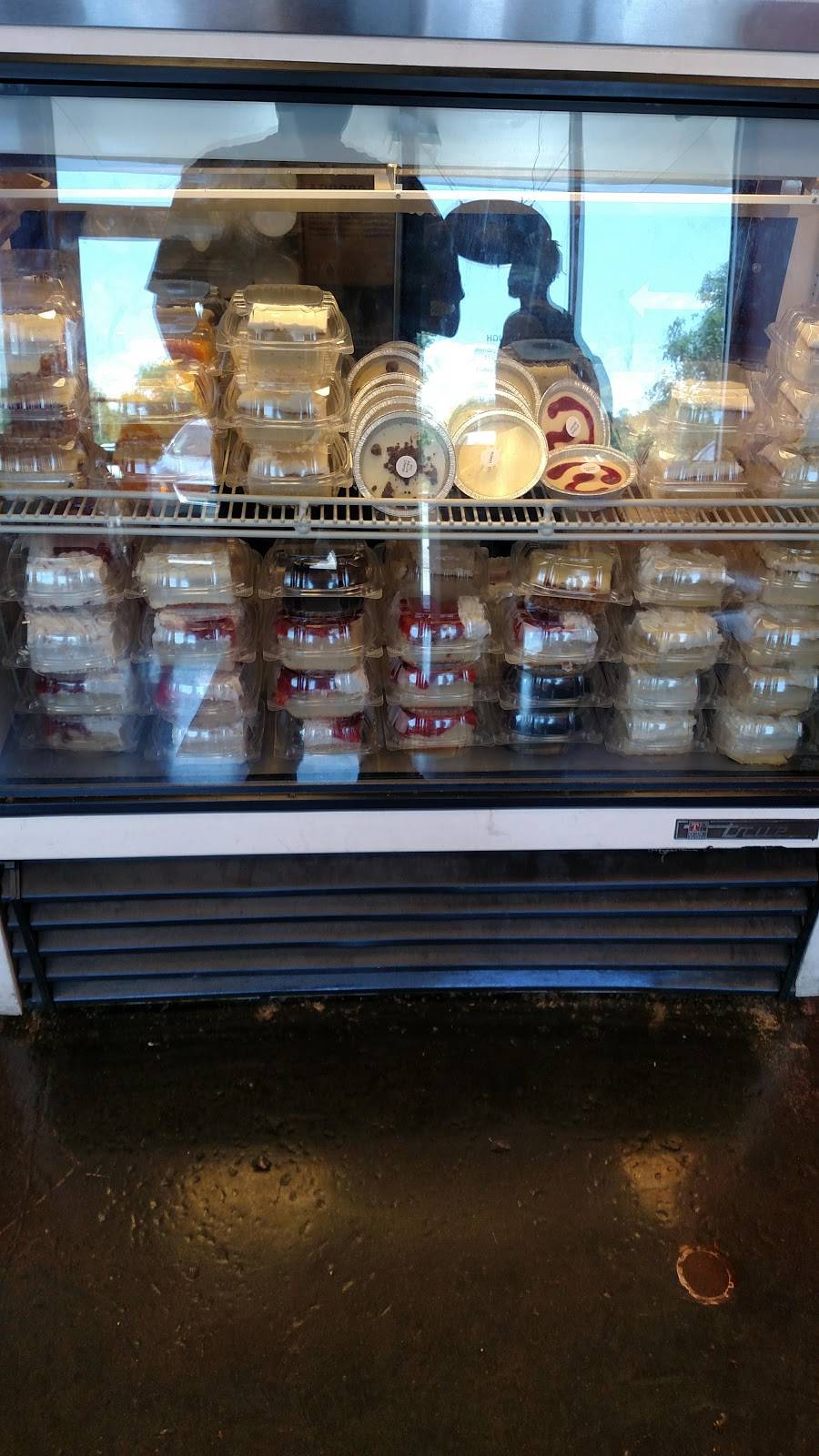 Lutfis Fried Fish | restaurant | 1664 E 63rd St, Kansas City, MO 64110, USA | 8169210152 OR +1 816-921-0152