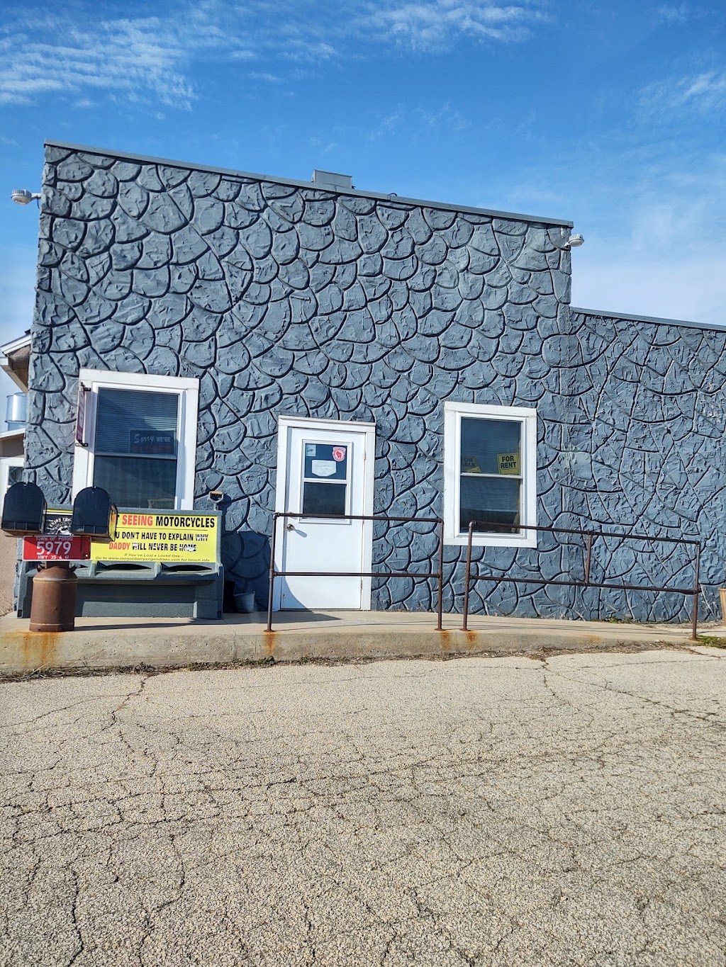 The Midway | restaurant | 5979 US-61, Potosi, WI 53820, USA | 6087632400 OR +1 608-763-2400