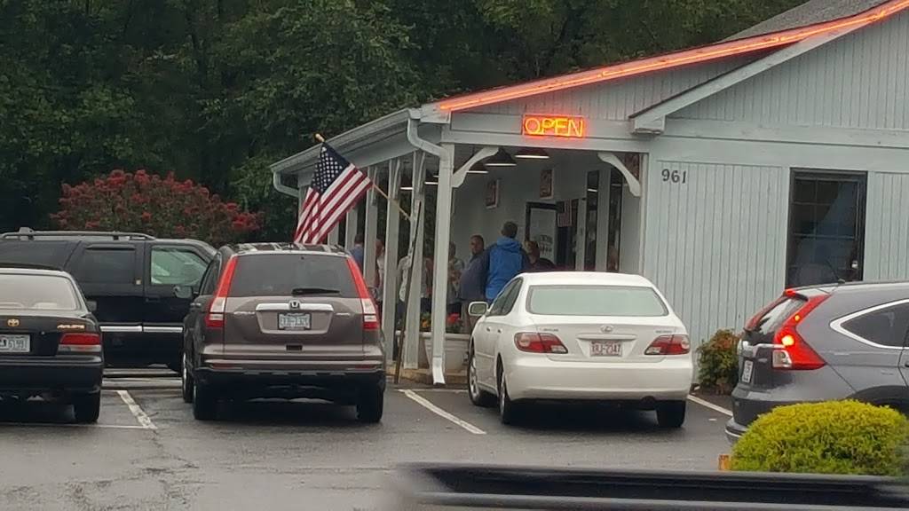 Cowboy Restaurant | restaurant | 961 N Bridge St, Elkin, NC 28621, USA | 3362582402 OR +1 336-258-2402