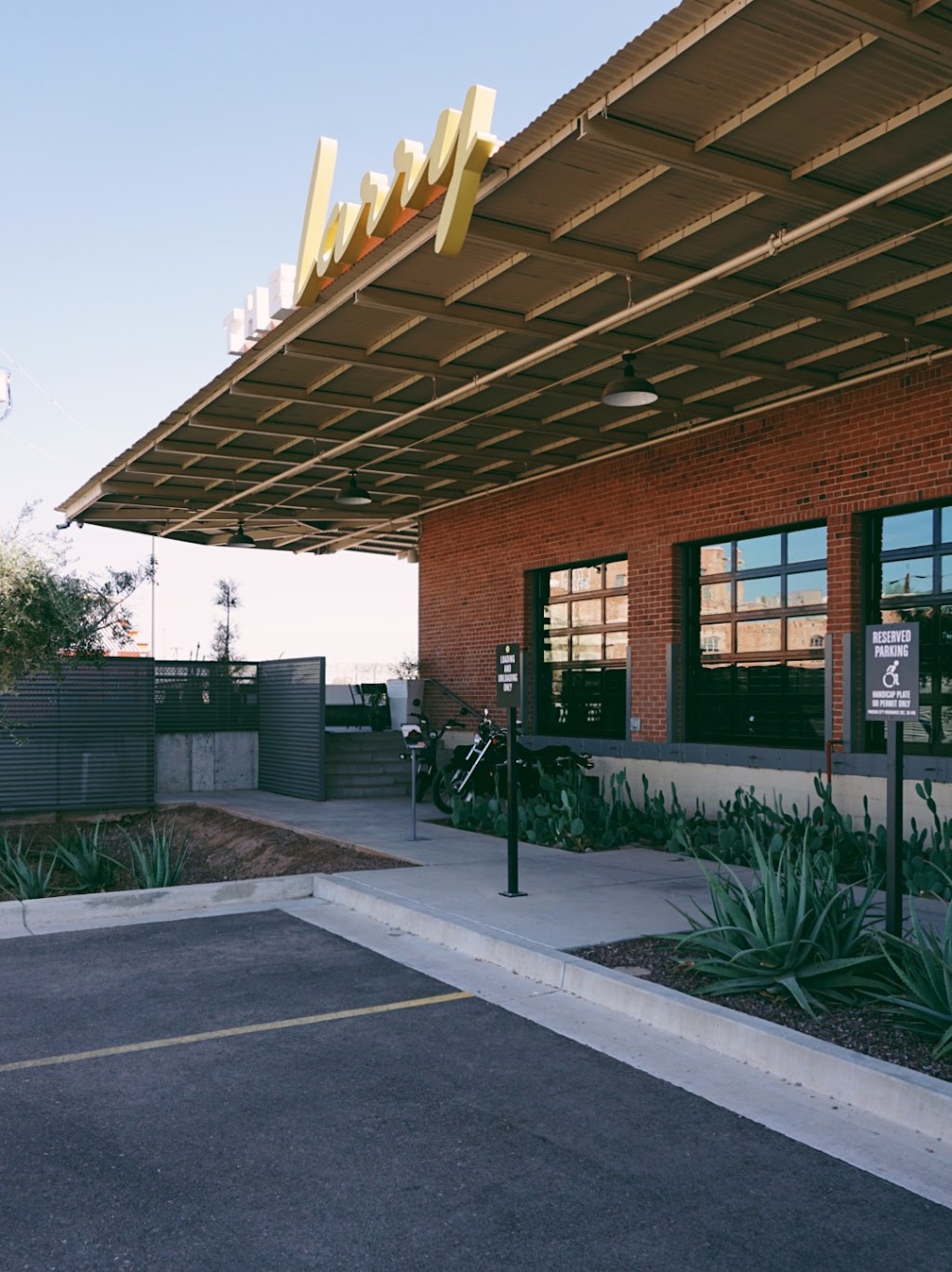 The Larry | restaurant | 515 E Grant St #100, Phoenix, AZ 85004, USA | 6024320752 OR +1 602-432-0752