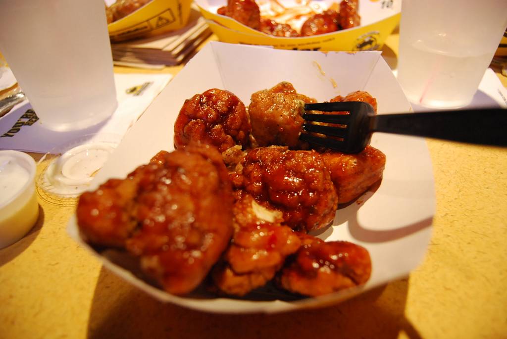 Buffalo Wild Wings | restaurant | 461 S Randall Rd, Algonquin, IL 60102, USA | 8474582333 OR +1 847-458-2333
