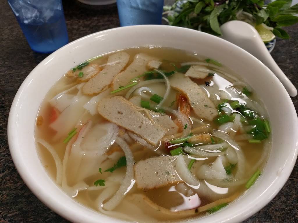 Pho Lee Hoa Phat III | restaurant | 102 Springstowne Center, Vallejo, CA 94591, USA | 7076490888 OR +1 707-649-0888