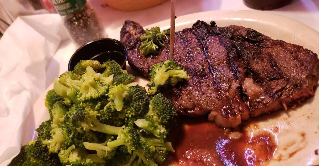 Codys Original Roadhouse | restaurant | 305 SE US Hwy 19, Crystal River, FL 34429, USA | 3527957223 OR +1 352-795-7223