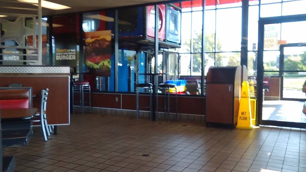 Hardees | restaurant | 35155 Mound Rd, Sterling Heights, MI 48310, USA | 5862749708 OR +1 586-274-9708