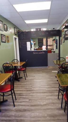 Robertos Pizzeria | restaurant | 232 High St, Southampton, ON N0H 2L0, Canada | 5197973787 OR +1 519-797-3787