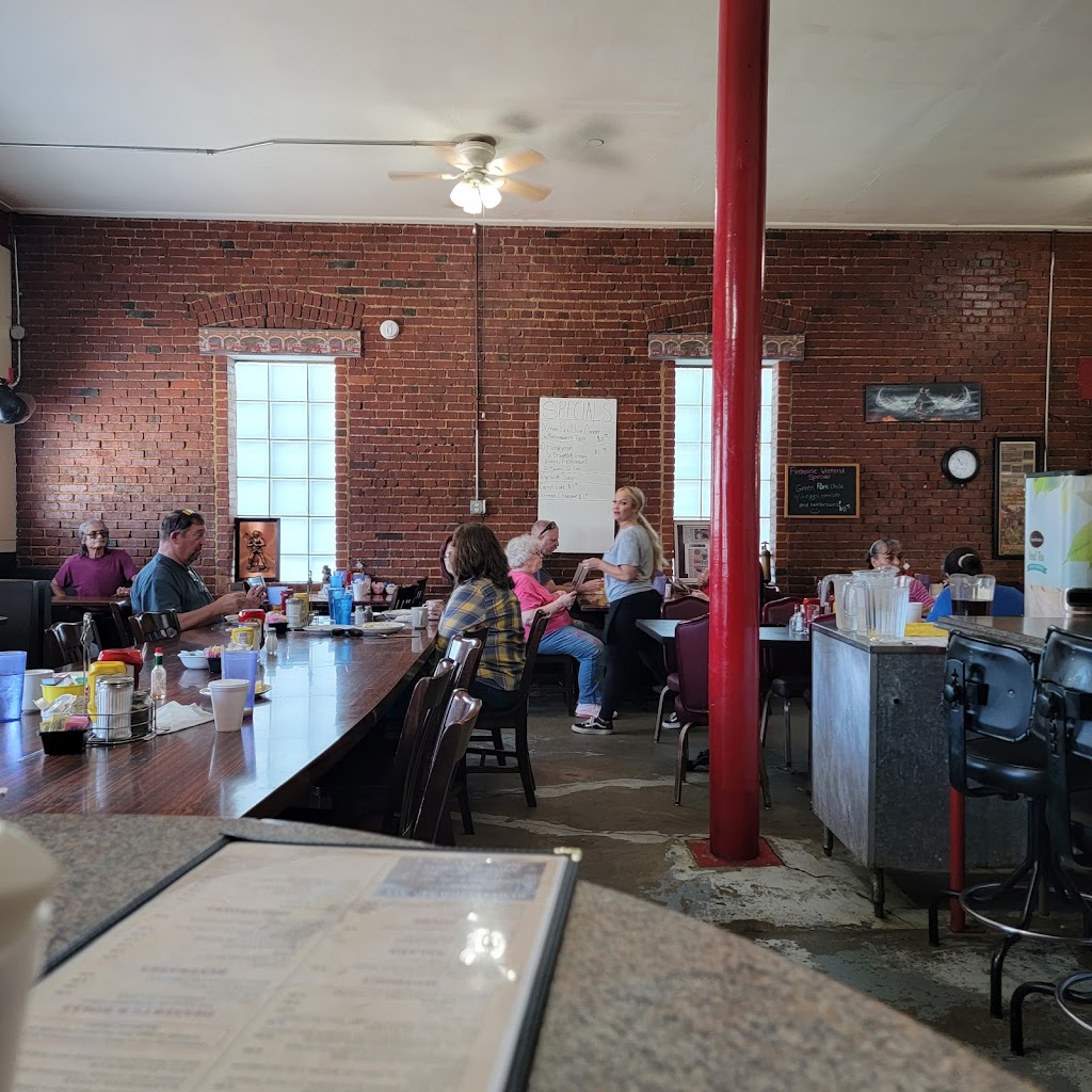 Red Firehouse Cafe | restaurant | 1824 E 4th Ave, Hutchinson, KS 67501, USA | 6208885320 OR +1 620-888-5320