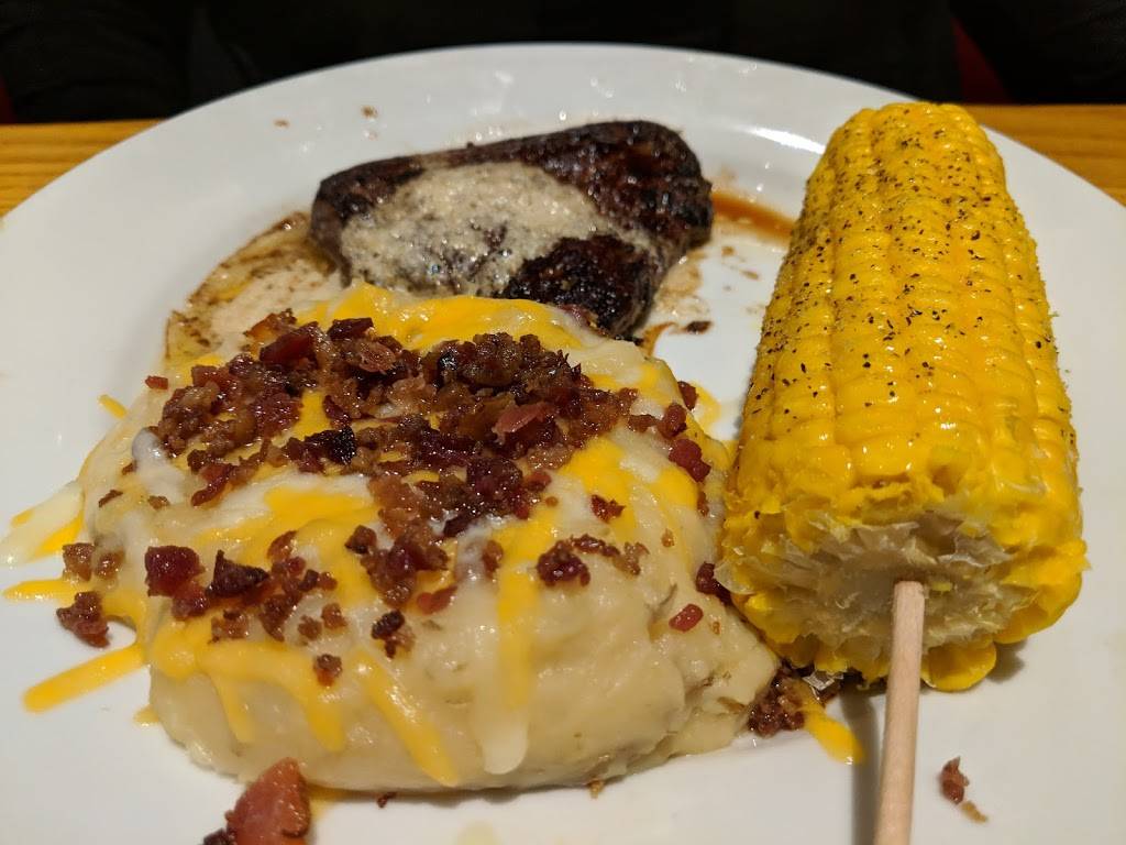 Chilis Grill & Bar | meal takeaway | 855 West Main Street, Middletown, RI 02842, USA | 4018489380 OR +1 401-848-9380