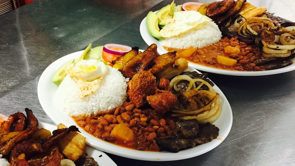 La Caribena restaurant | restaurant | 1704 S Pearl St, Milwaukee, WI 53204, USA | 4142398788 OR +1 414-239-8788