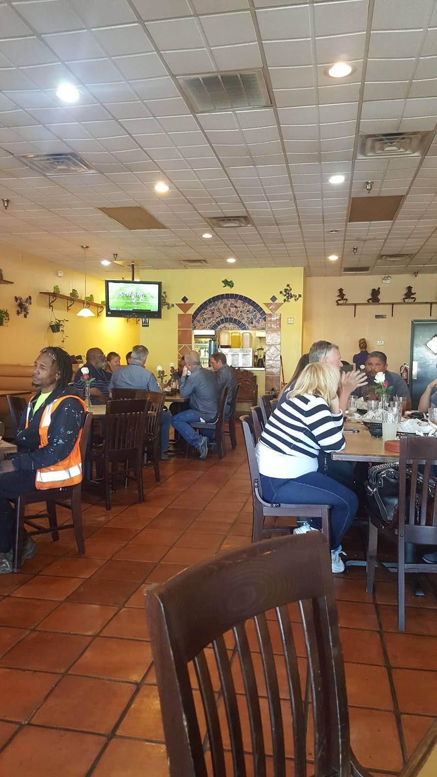 Las Ranitas Arlington | restaurant | 2100 E Abram St # 110, Arlington, TX 76010, USA | 8172262444 OR +1 817-226-2444
