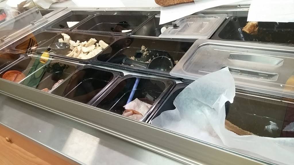 Subway | meal takeaway | 645 Lakeshore Rd E, Mississauga, ON L5G 5J1, Canada | 9052741169 OR +1 905-274-1169