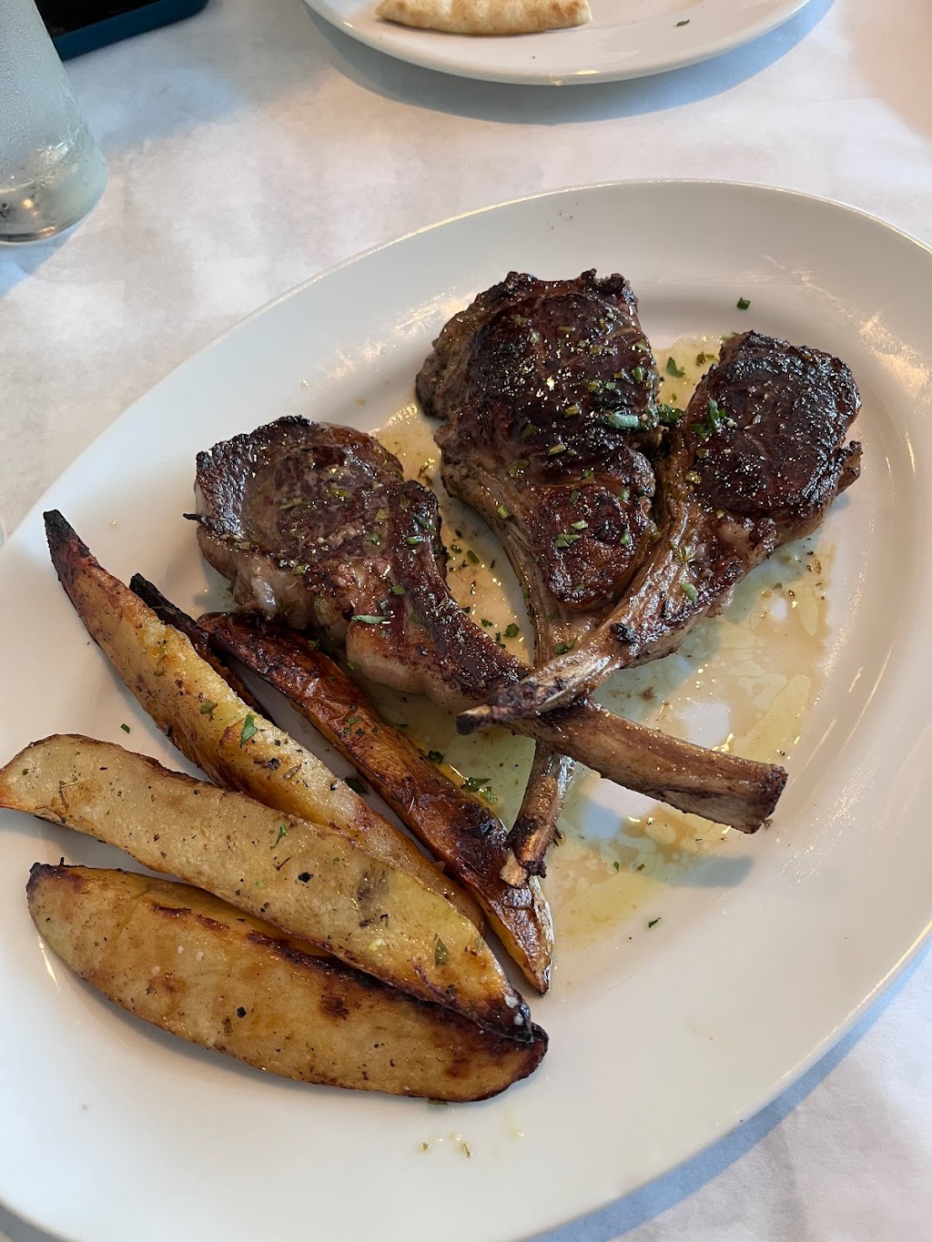 Taverna Naxos | restaurant | 111 Green Bay Rd, Wilmette, IL 60091, USA | 2247683620 OR +1 224-768-3620