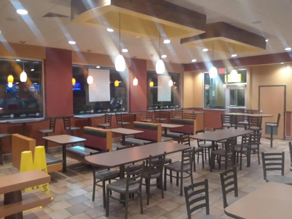 Hardees | restaurant | 8009 Pendleton Pike, Indianapolis, IN 46226, USA | 3178970515 OR +1 317-897-0515