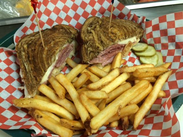 Betty Cs Bar and Grill | restaurant | 11121 Johnson Dr, Shawnee, KS 66203, USA | 9137016342 OR +1 913-701-6342