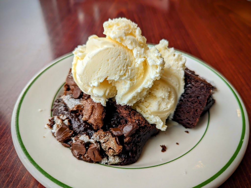 The Salty Chefs | restaurant | 111 Genesee St #103, Buffalo, NY 14203, USA | 7167999208 OR +1 716-799-9208