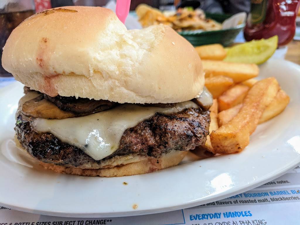 Winking Lizard | restaurant | 1301 E 9th St, Cleveland, OH 44114, USA | 2162974490 OR +1 216-297-4490