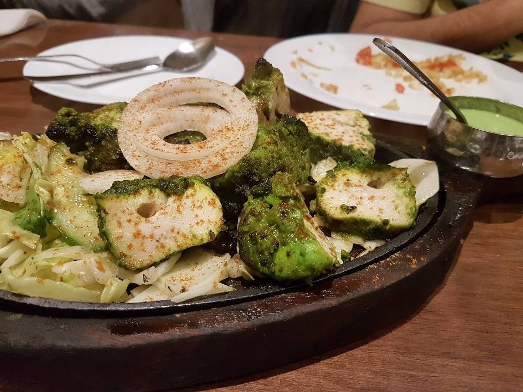 Daal Roti | restaurant | 25 Watline Ave #16,17, Mississauga, ON L4Z 2Z1, Canada | 9056960055 OR +1 905-696-0055