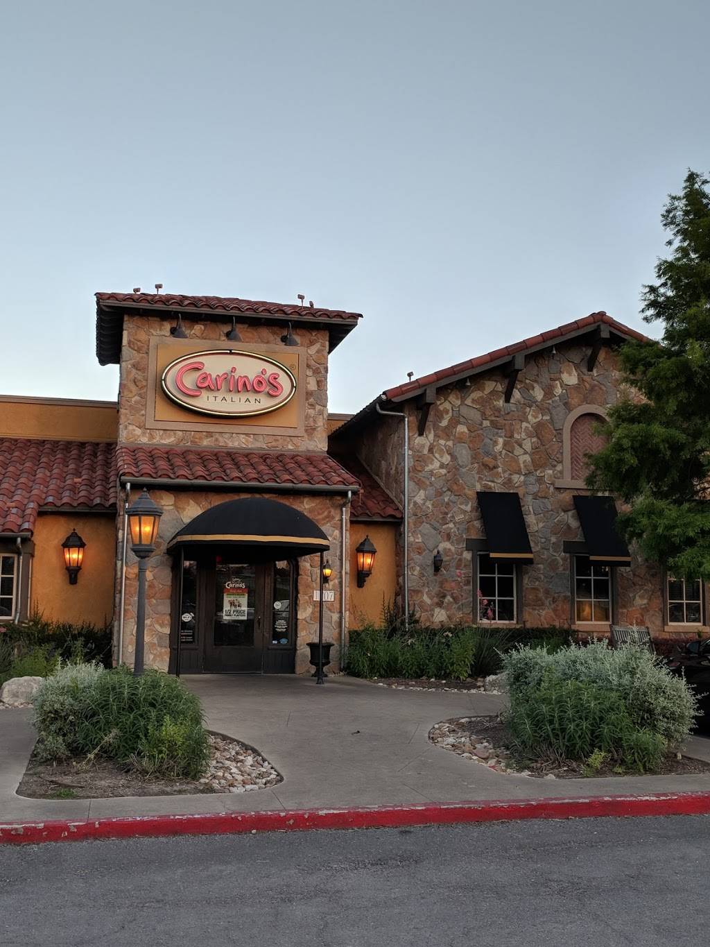 Johnny Carinos | restaurant | 1207 I-35, San Marcos, TX 78666, USA | 5127388770 OR +1 512-738-8770