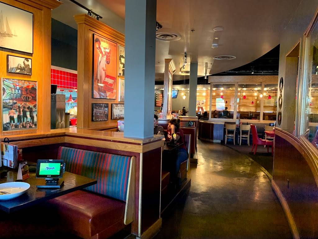 Red Robin Gourmet Burgers and Brews | restaurant | 1636 S Stapley Dr, Mesa, AZ 85204, USA | 4808927626 OR +1 480-892-7626