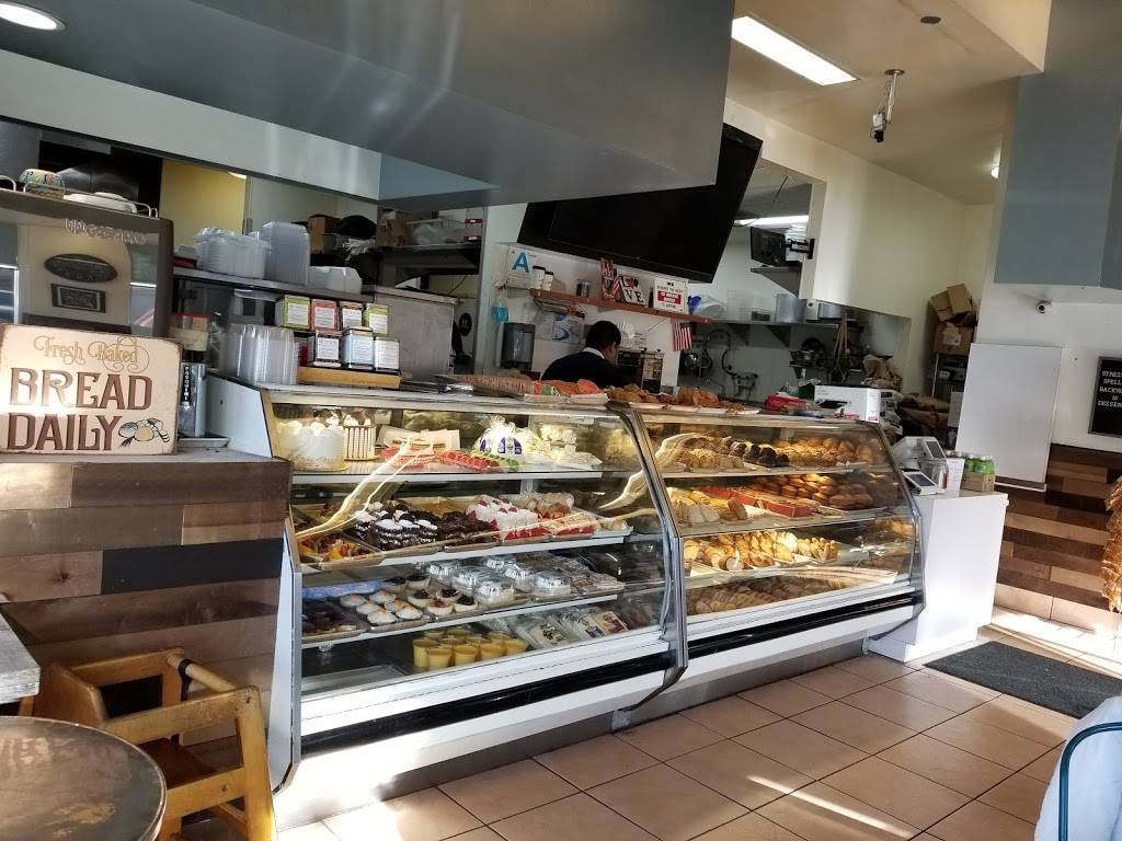 Cuscatleca Bakery | bakery | 3949, 2501 Sunset Blvd, Los Angeles, CA 90026, USA | 2134830432 OR +1 213-483-0432