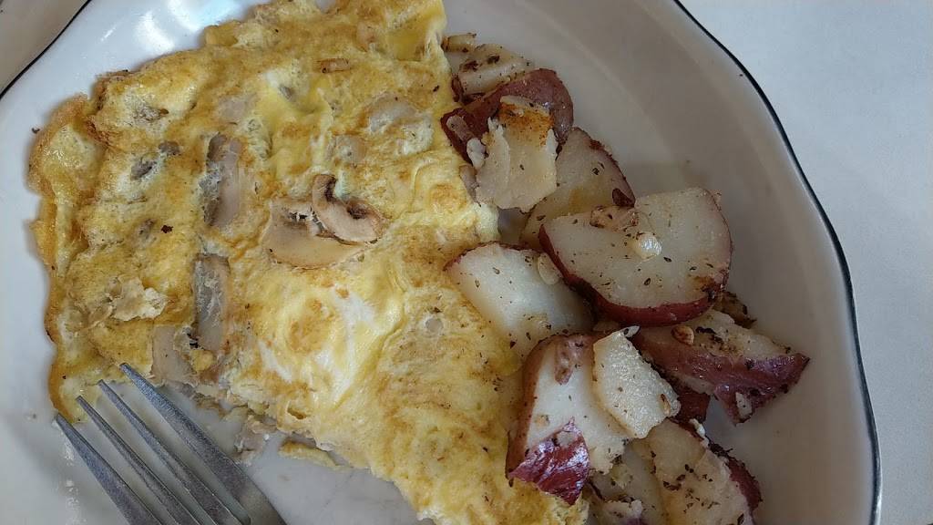 Maugus Restaurant | restaurant | 300 Washington St, Wellesley, MA 02481, USA | 7812359647 OR +1 781-235-9647