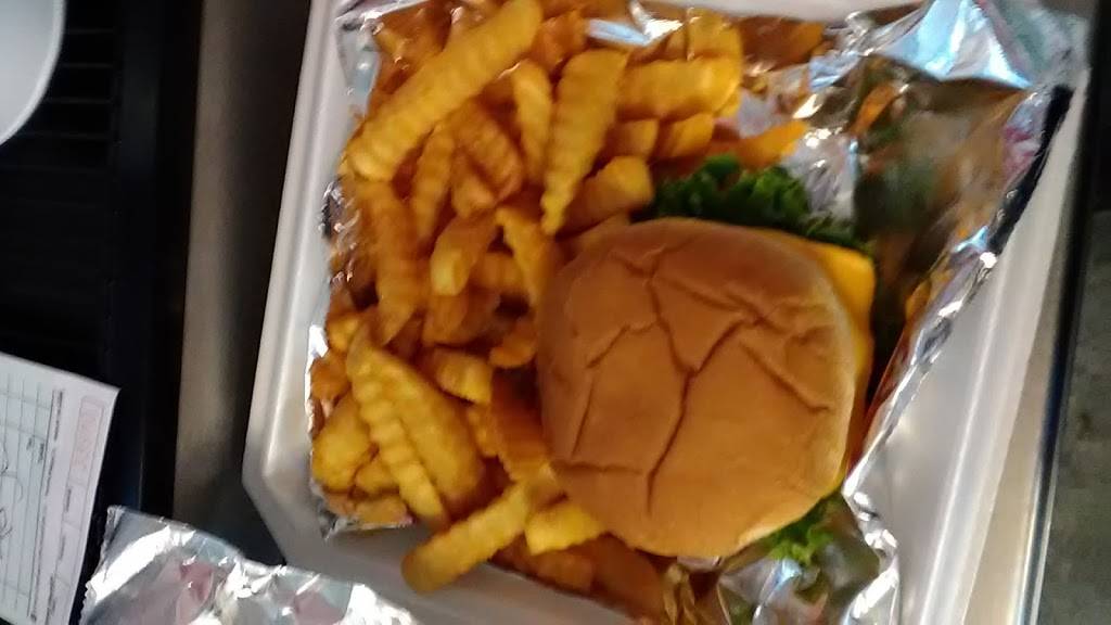 Hutchs Kuntry Kookin | restaurant | 127 Beach St, Ridgeville, SC 29472, USA | 8437719838 OR +1 843-771-9838