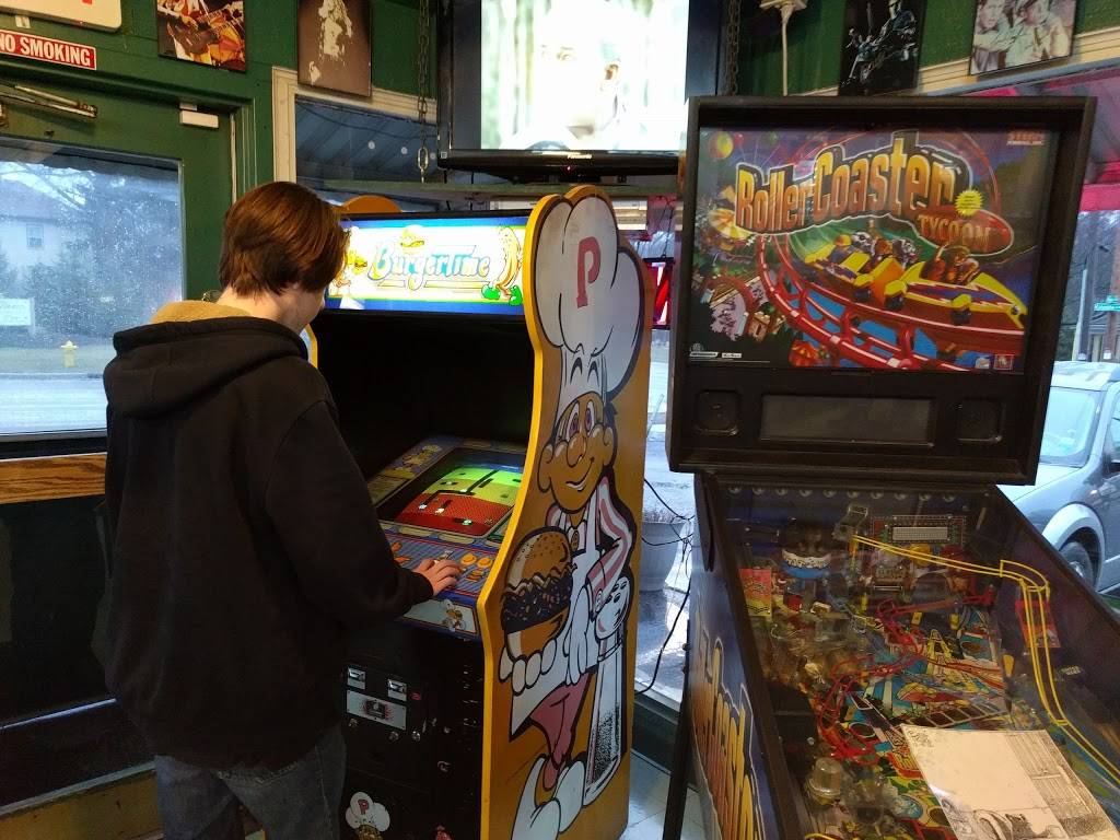 Hefners Frozen Custard & Jumbo Burgers | restaurant | N71W5184 Columbia Rd, Cedarburg, WI 53012, USA | 2623760601 OR +1 262-376-0601