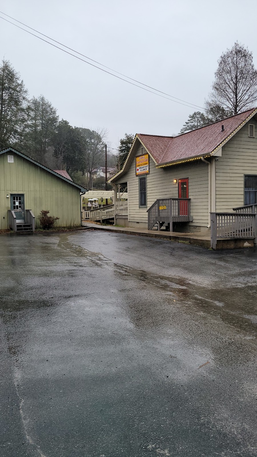 Alpine Pizza Garden | restaurant | 8797 N Main St, Helen, GA 30545, USA | 7068922949 OR +1 706-892-2949