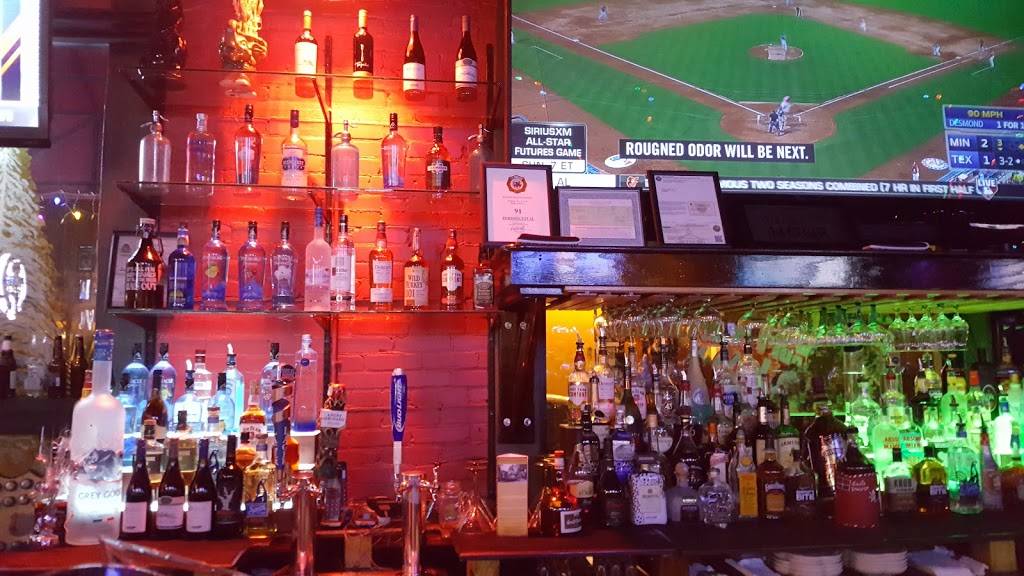 Hatfields Bar & Grill | restaurant | 30 Broadway, Kissimmee, FL 34741, USA | 4075305879 OR +1 407-530-5879