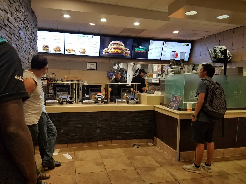 McDonalds | cafe | 1601 Alton Rd, Miami Beach, FL 33139, USA | 3056727055 OR +1 305-672-7055