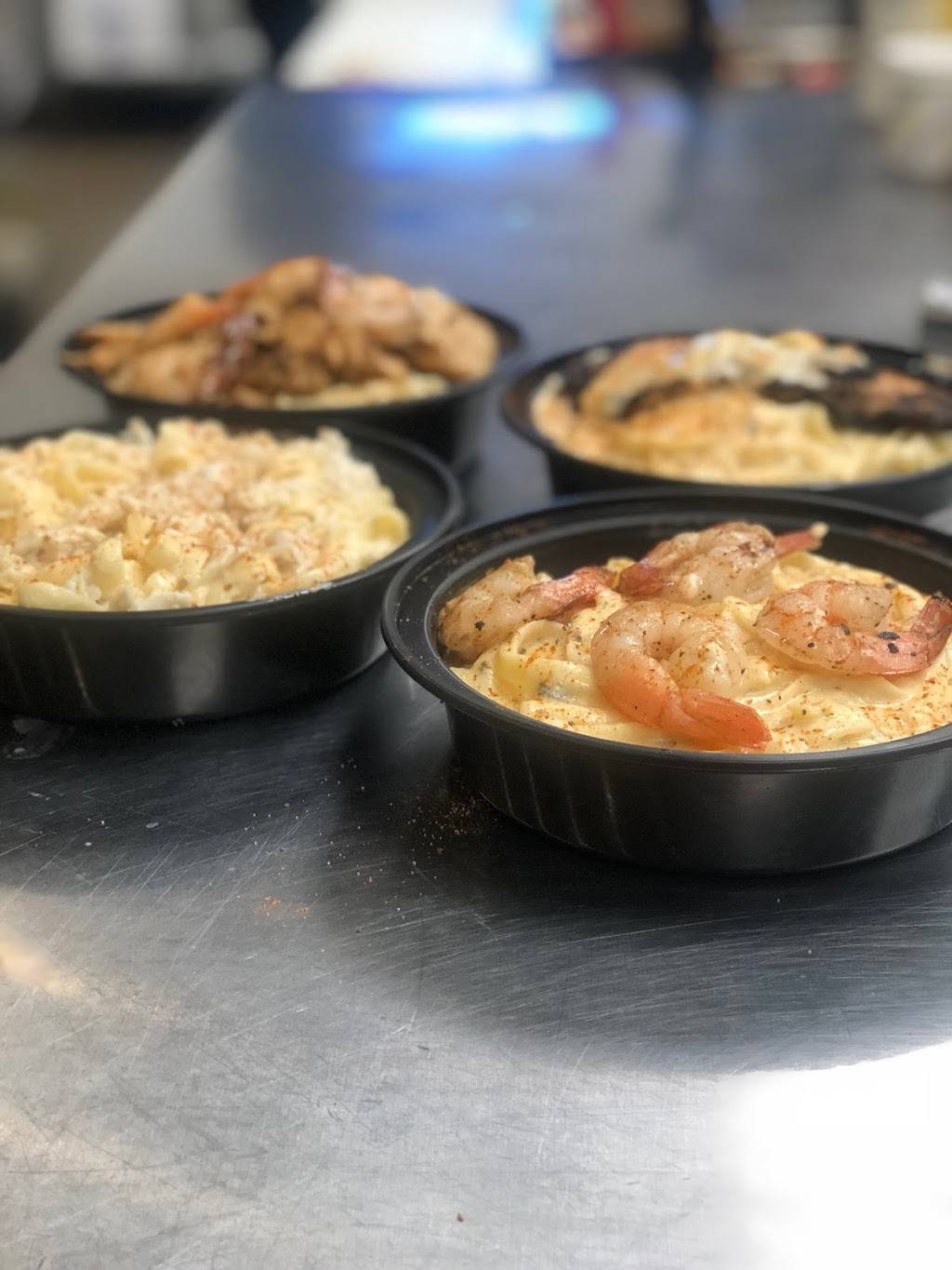 Me Moms Soulfood Cafe | restaurant | 15231 Hall Rd, Bowie, MD 20721, USA | 3013831137 OR +1 301-383-1137